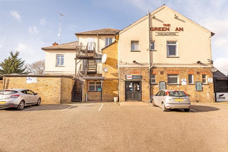 OYO The Green Man Pub And Hotel